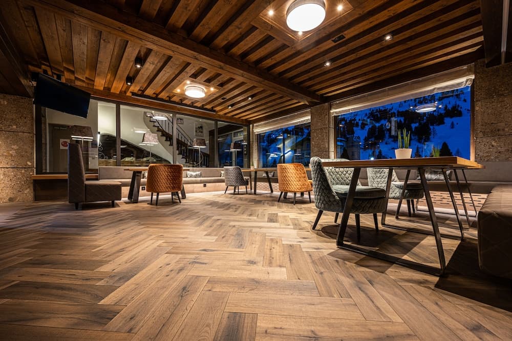 Lobby lounge