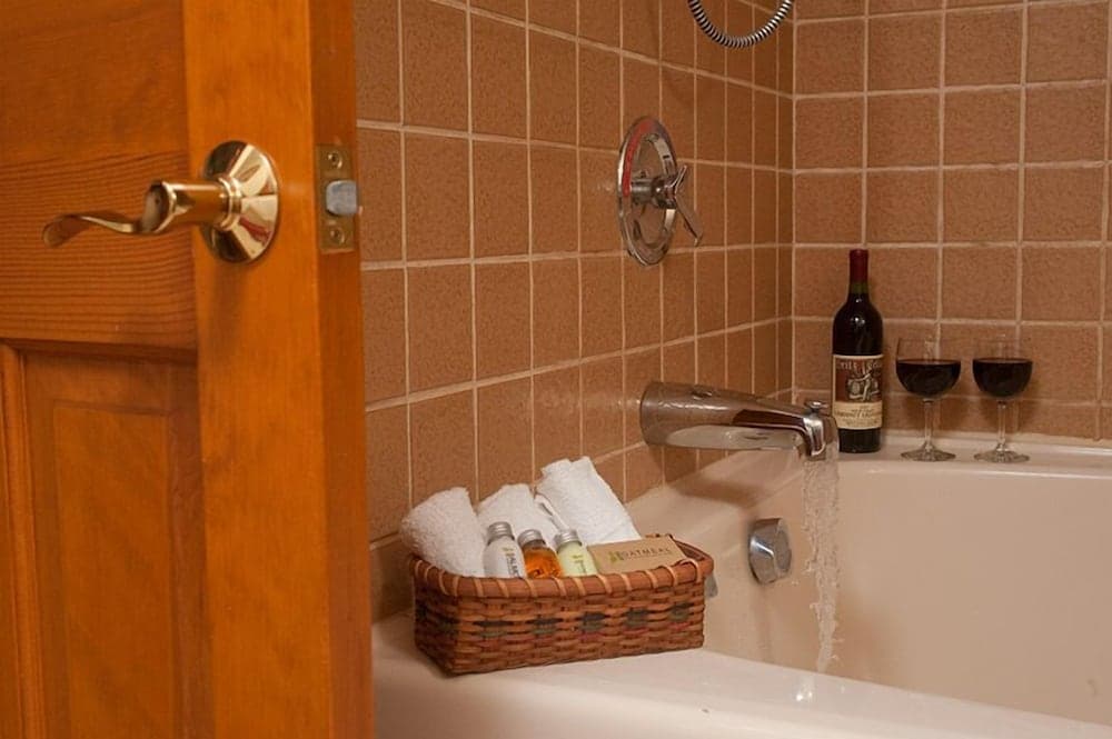 Jetted tub