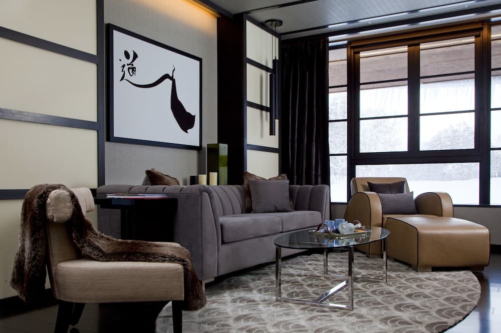 Lobby lounge