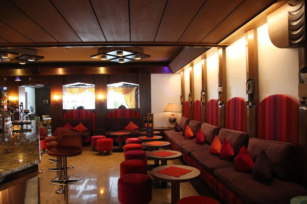 Lobby lounge