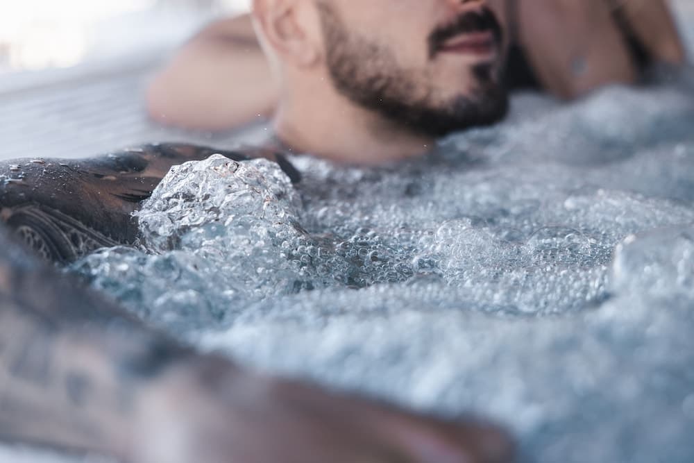 Outdoor spa tub