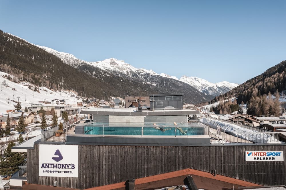 Rooftop pool