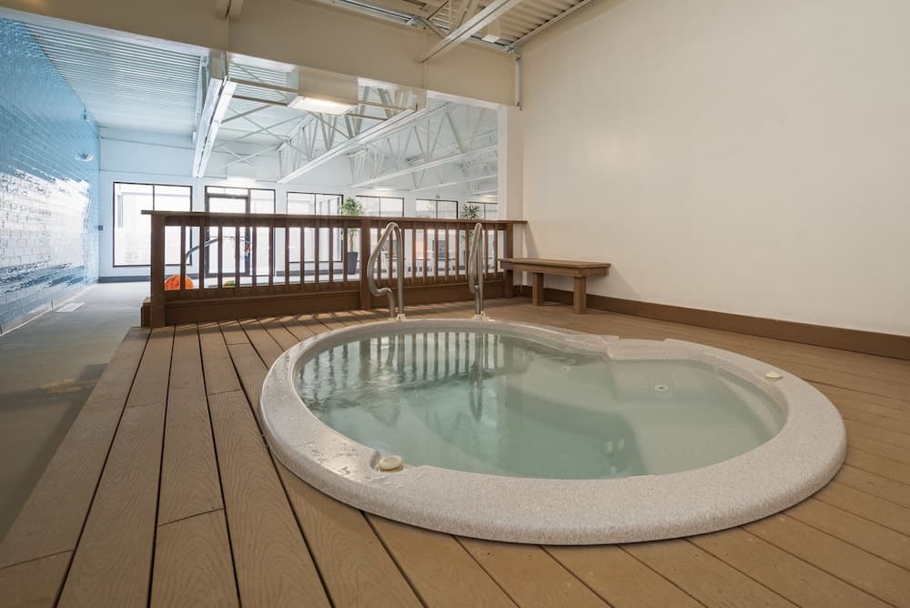 Indoor spa tub
