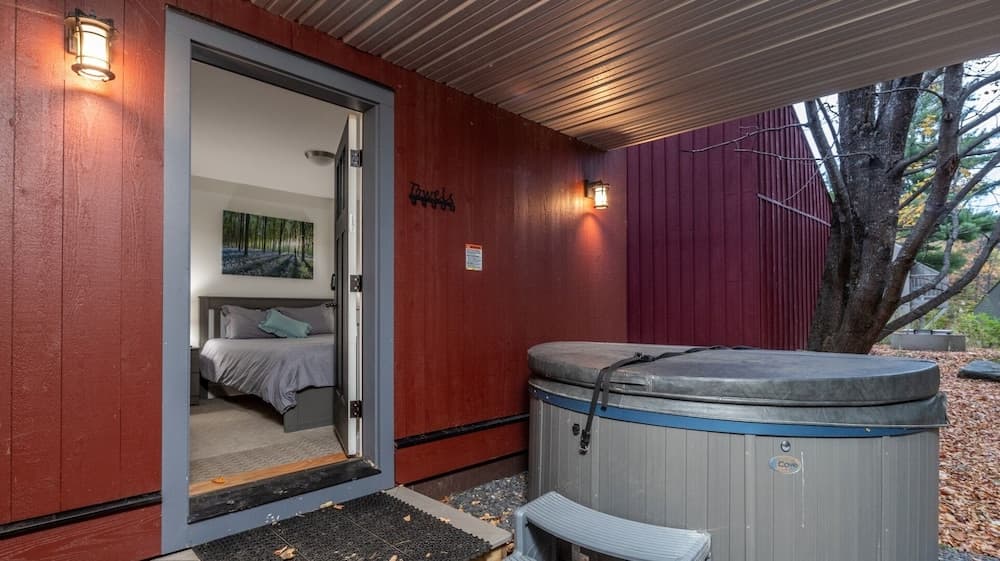 Indoor spa tub