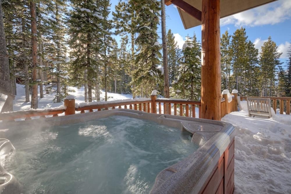 Private spa tub