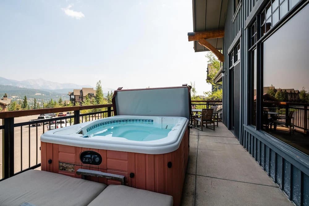 Private spa tub