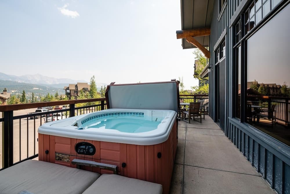 Private spa tub