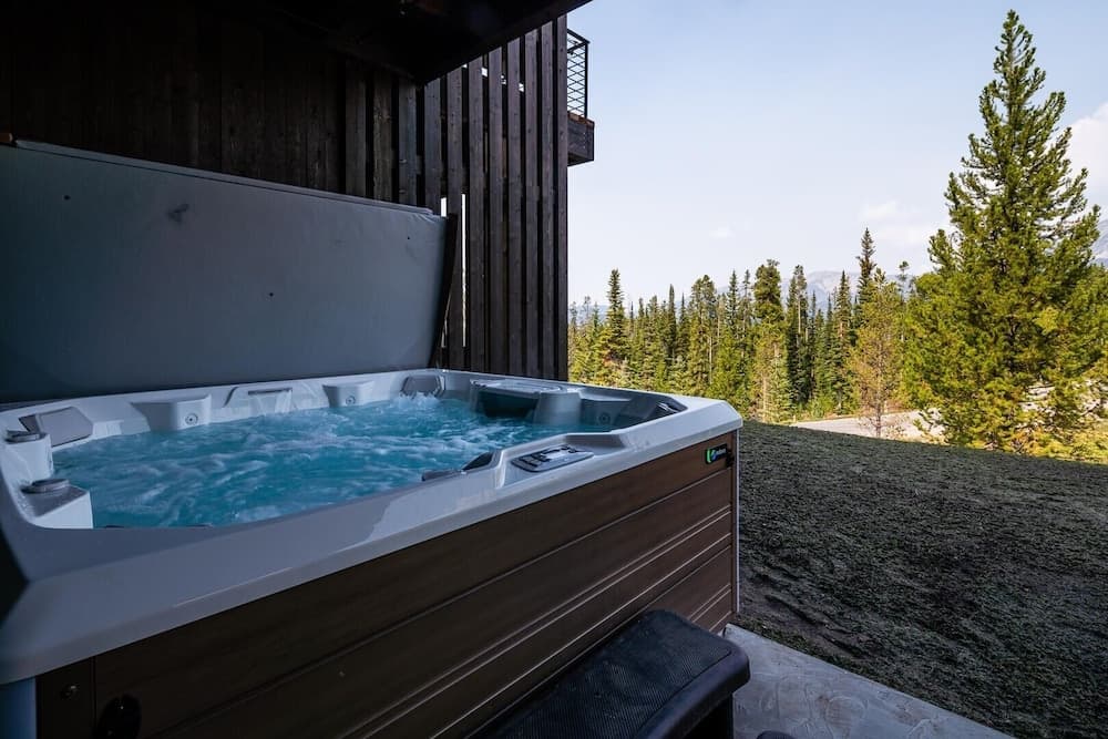 Private spa tub
