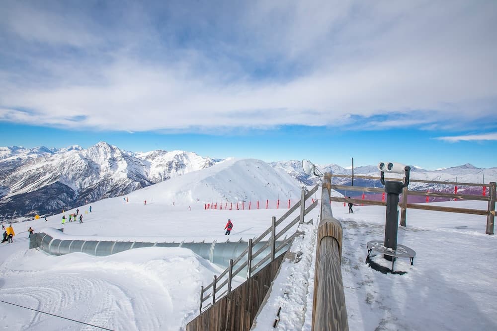 Snow and ski sports