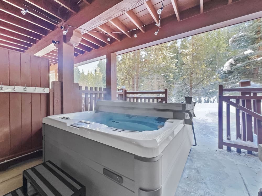 Private spa tub