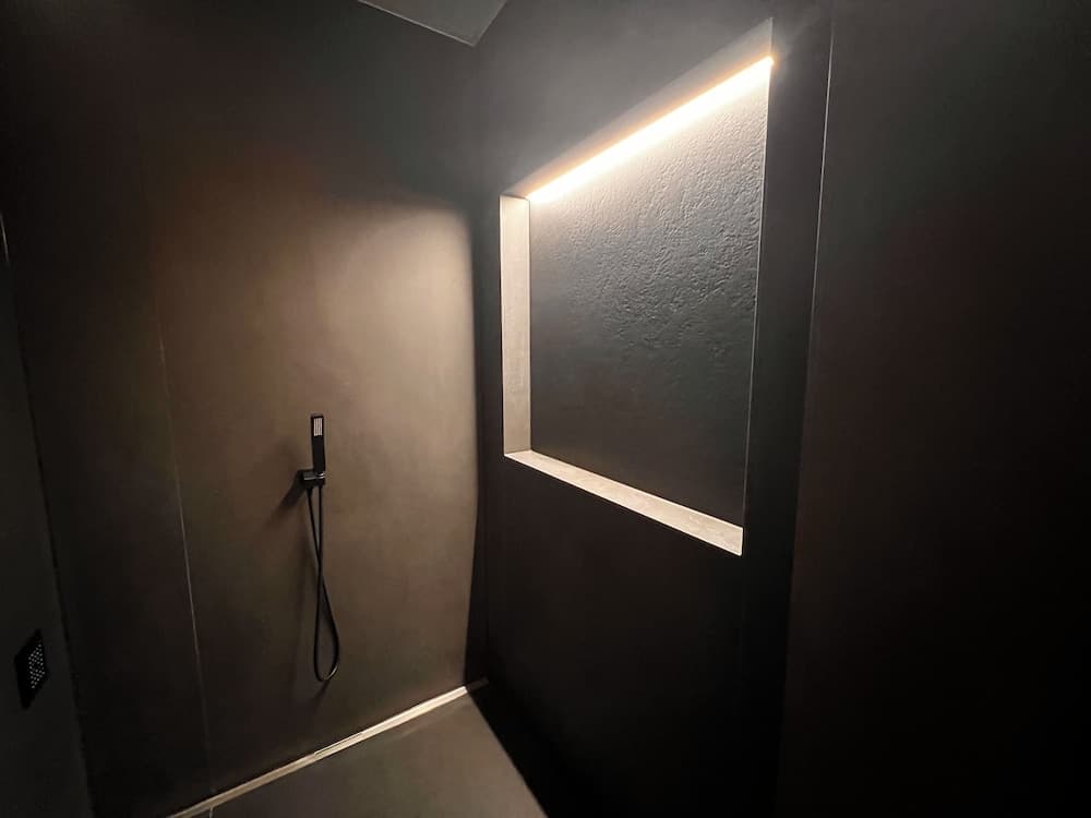 Bathroom shower