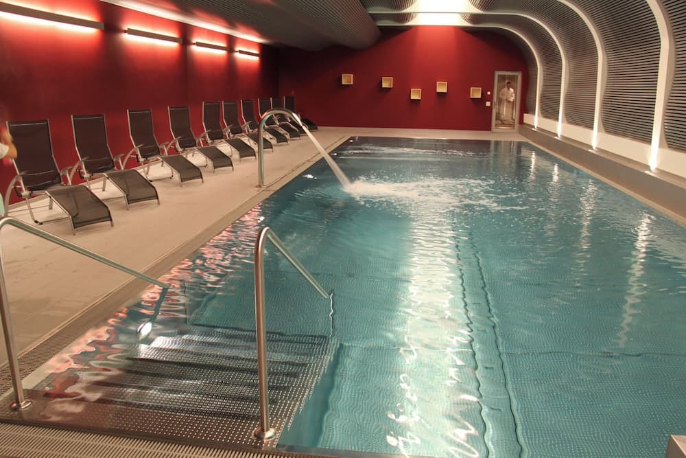 Exercise/lap pool