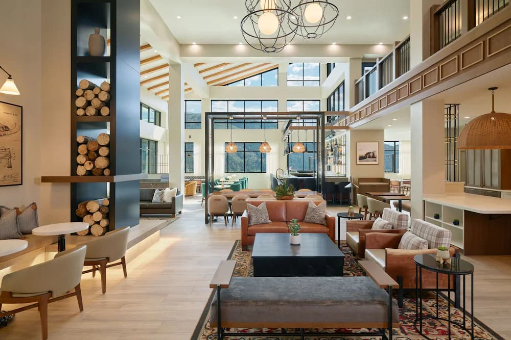 Lobby lounge