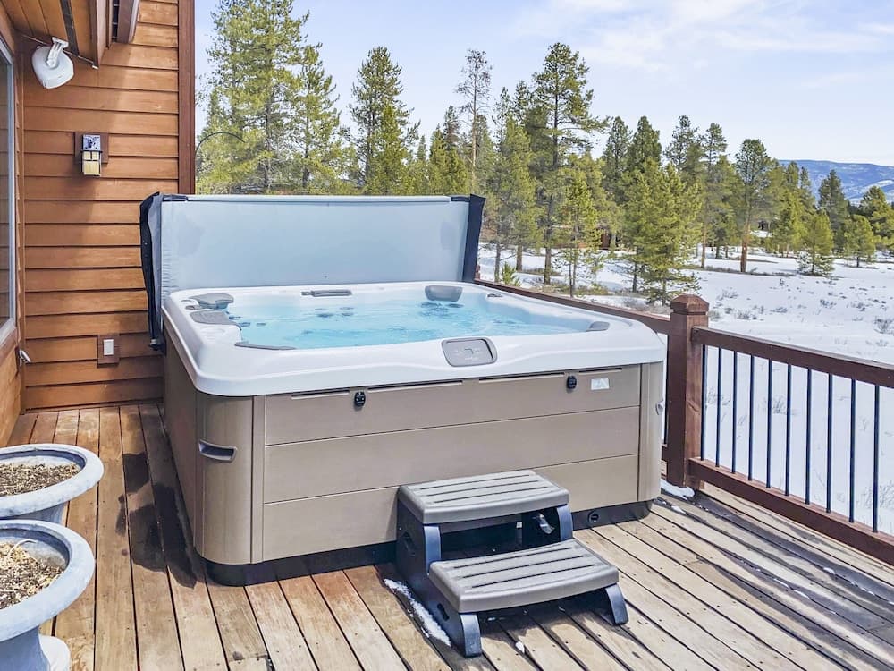 Private spa tub