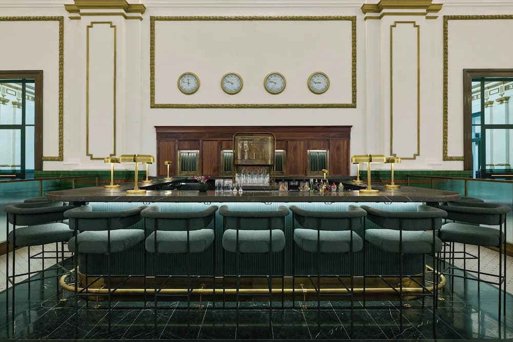 Lobby lounge