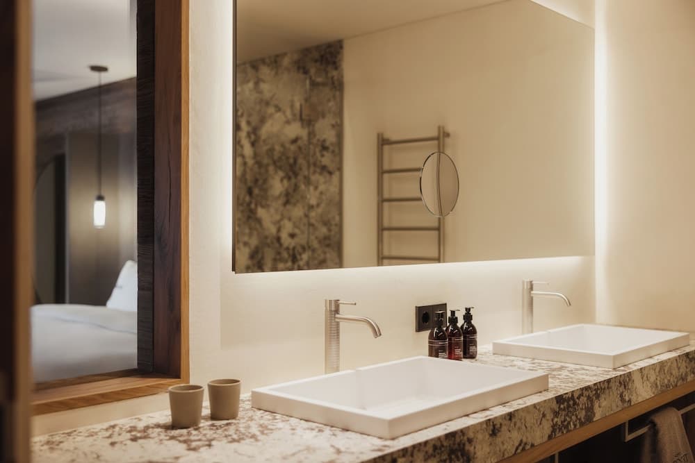 Bathroom sink