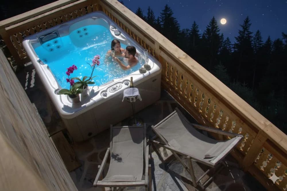 Private spa tub