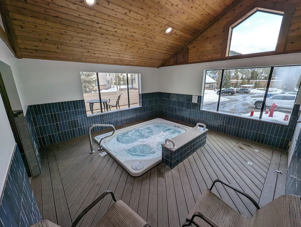Indoor spa tub