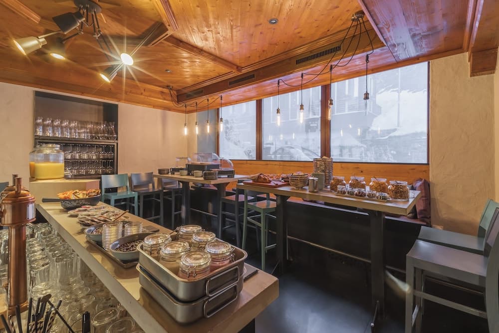 Breakfast buffet