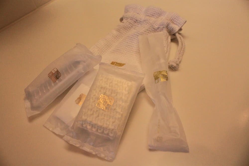 Bathroom amenities