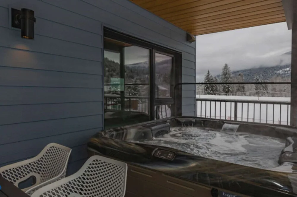 Private spa tub
