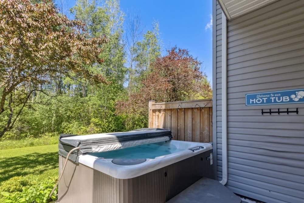 Private spa tub