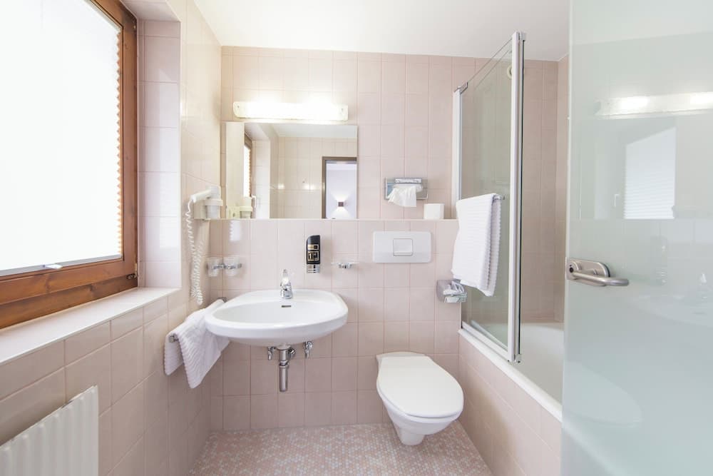 Bathroom sink