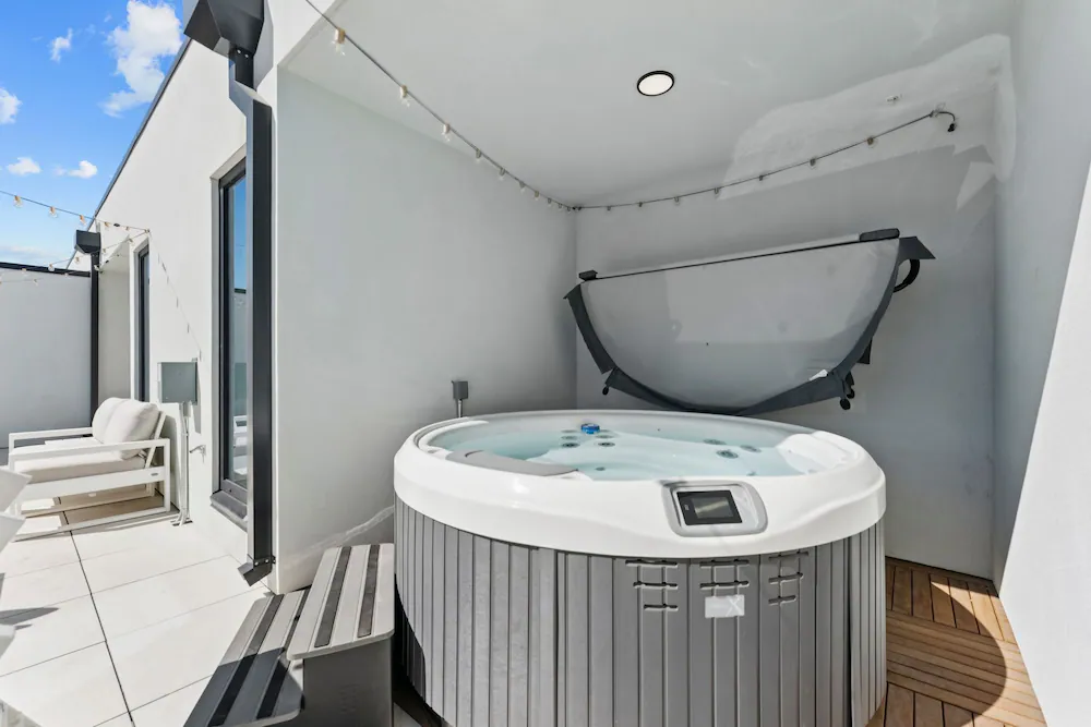 Private spa tub