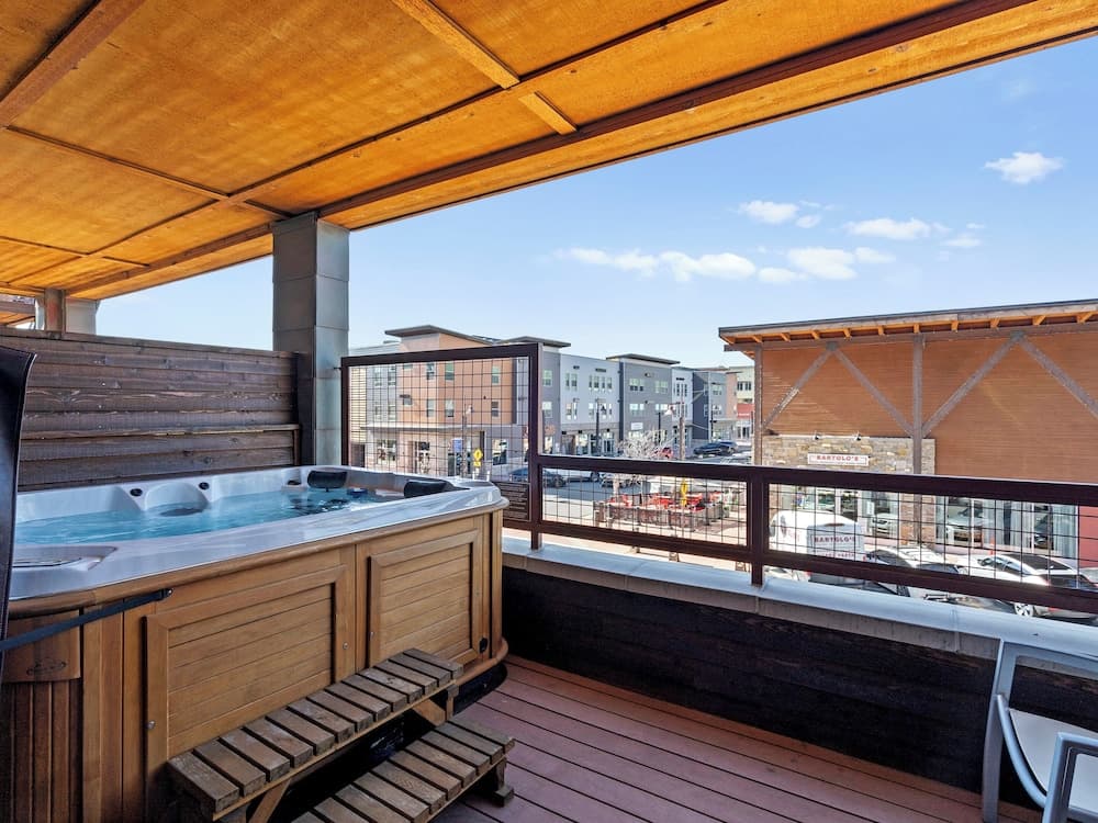 Private spa tub