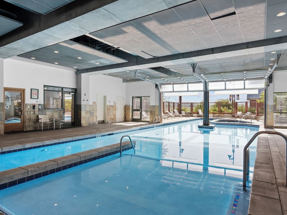 Indoor/outdoor pool