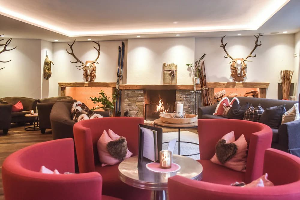 Lobby lounge