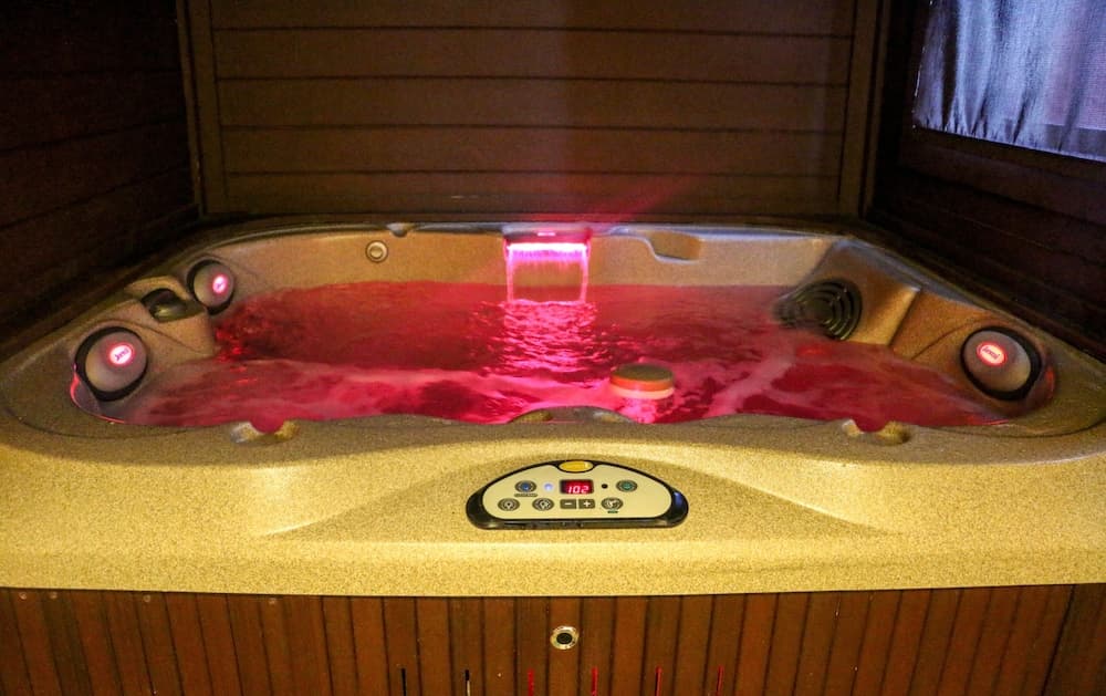 Indoor spa tub