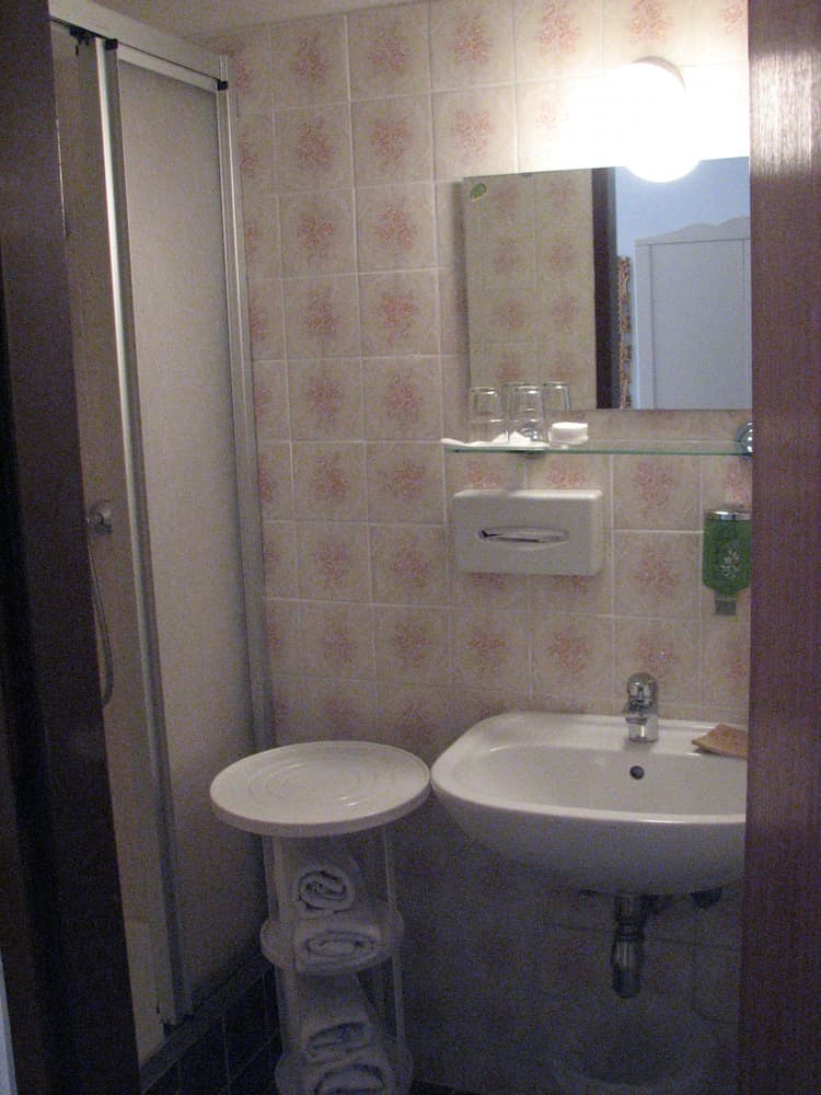 Bathroom sink