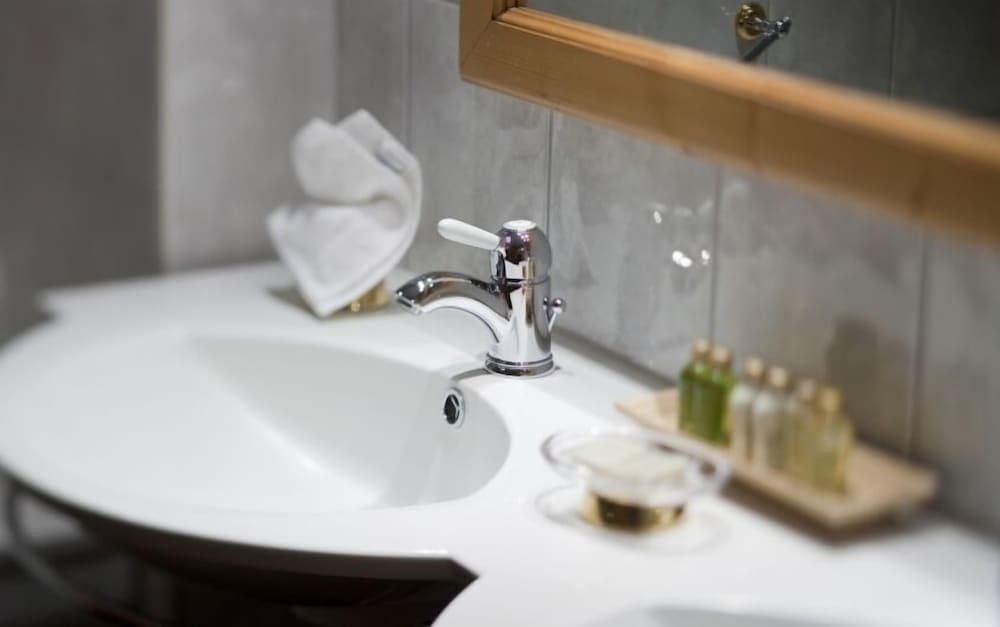 Bathroom sink