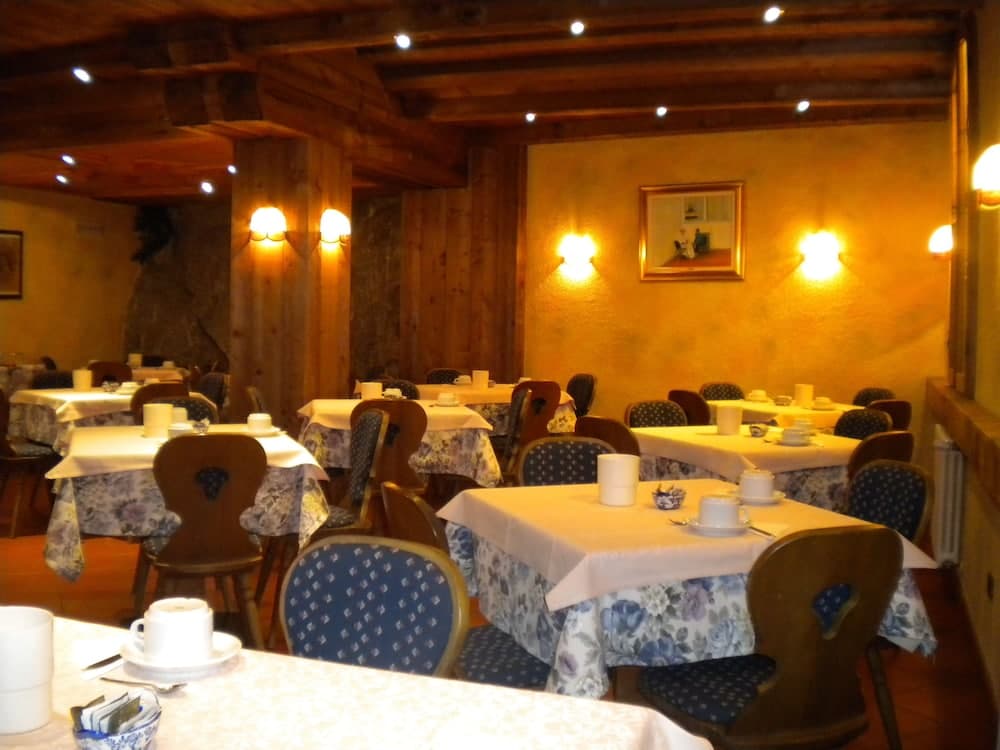 Food court
