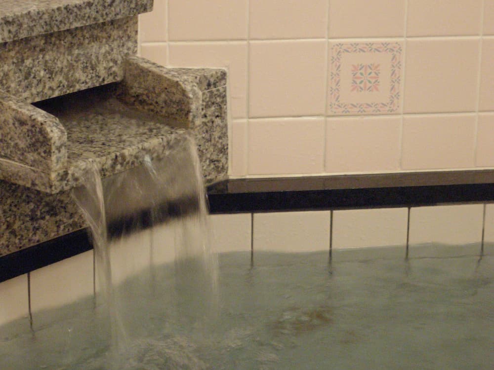 Pool waterfall