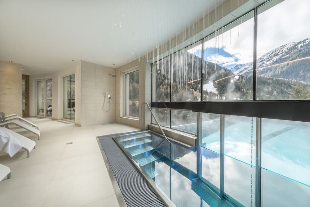 Infinity pool