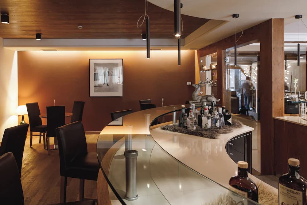 Poolside bar