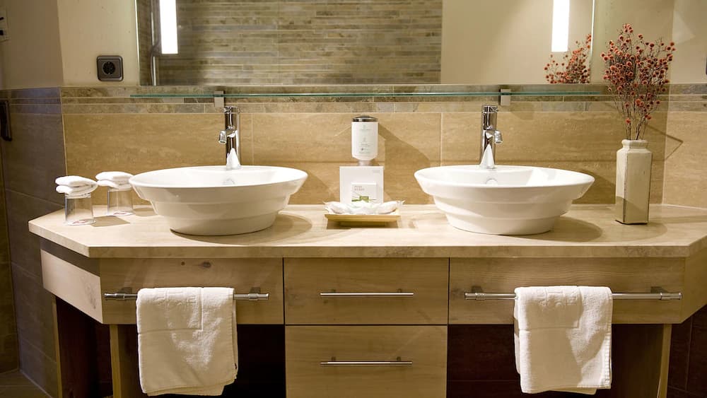 Bathroom sink