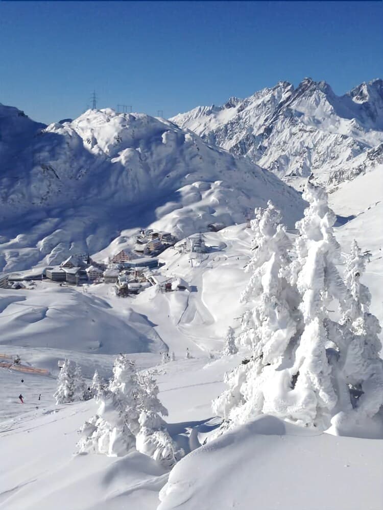 Snow and ski sports