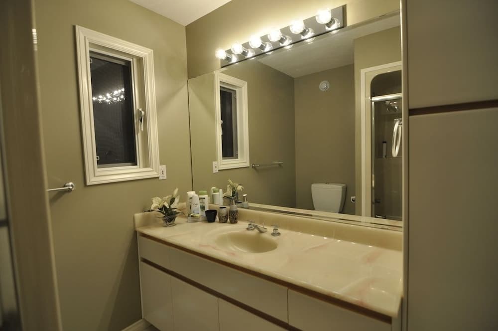 Bathroom sink
