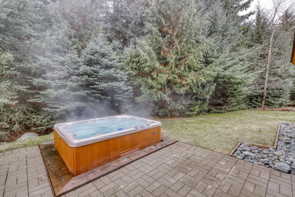 Private spa tub