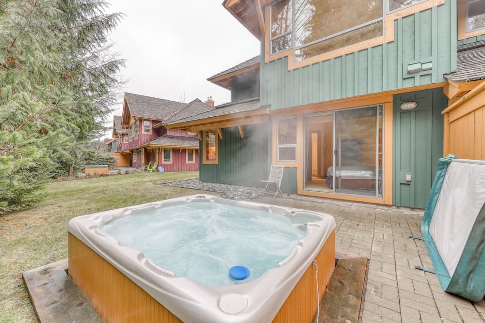 Private spa tub