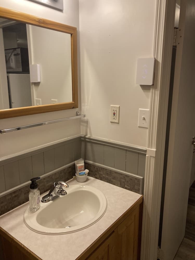 Bathroom sink