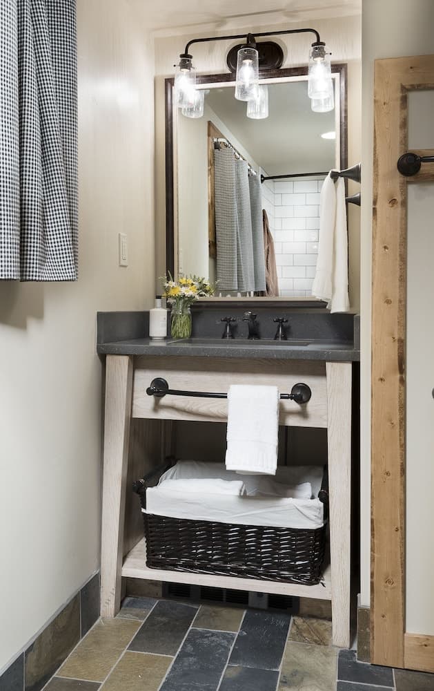 Bathroom sink