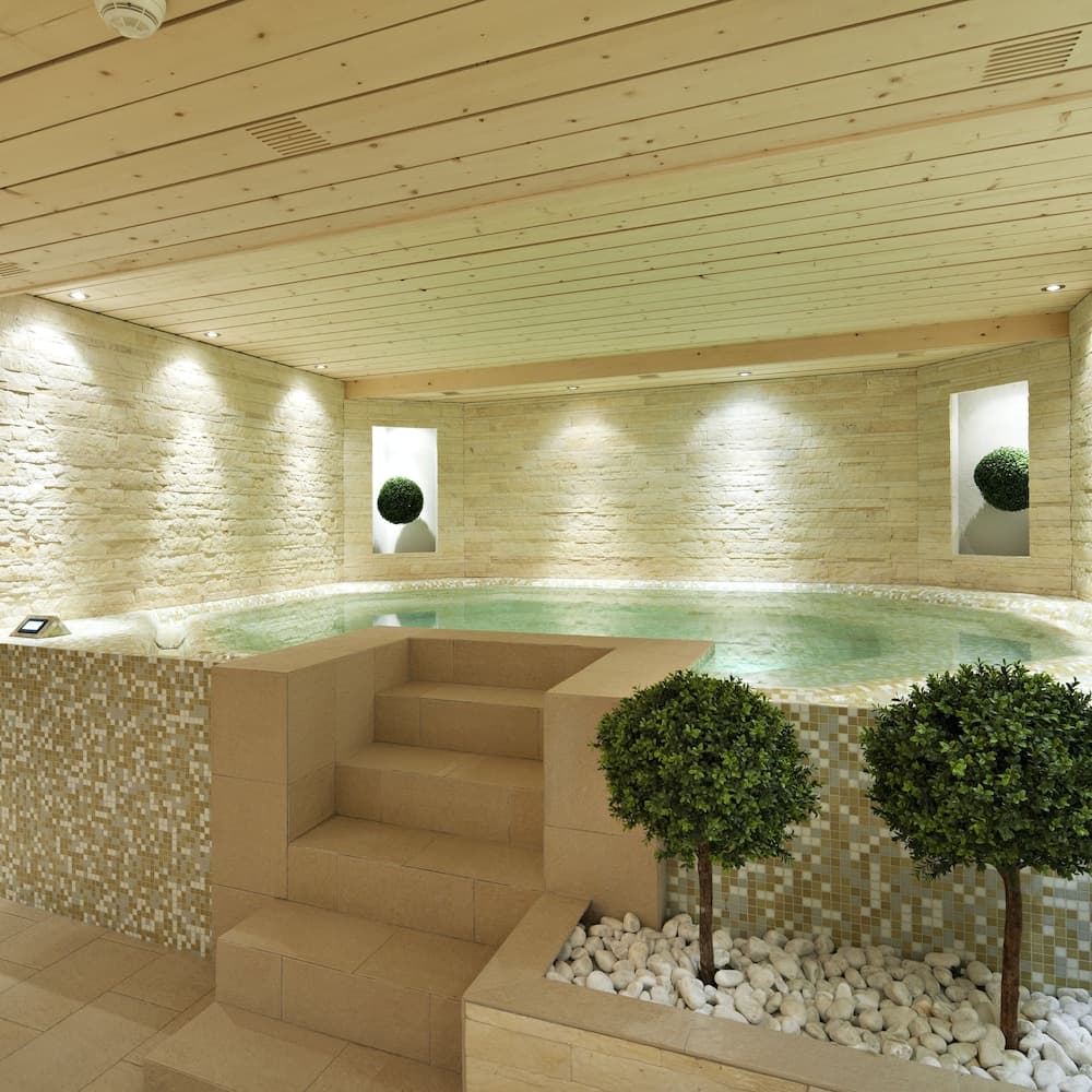 Indoor spa tub