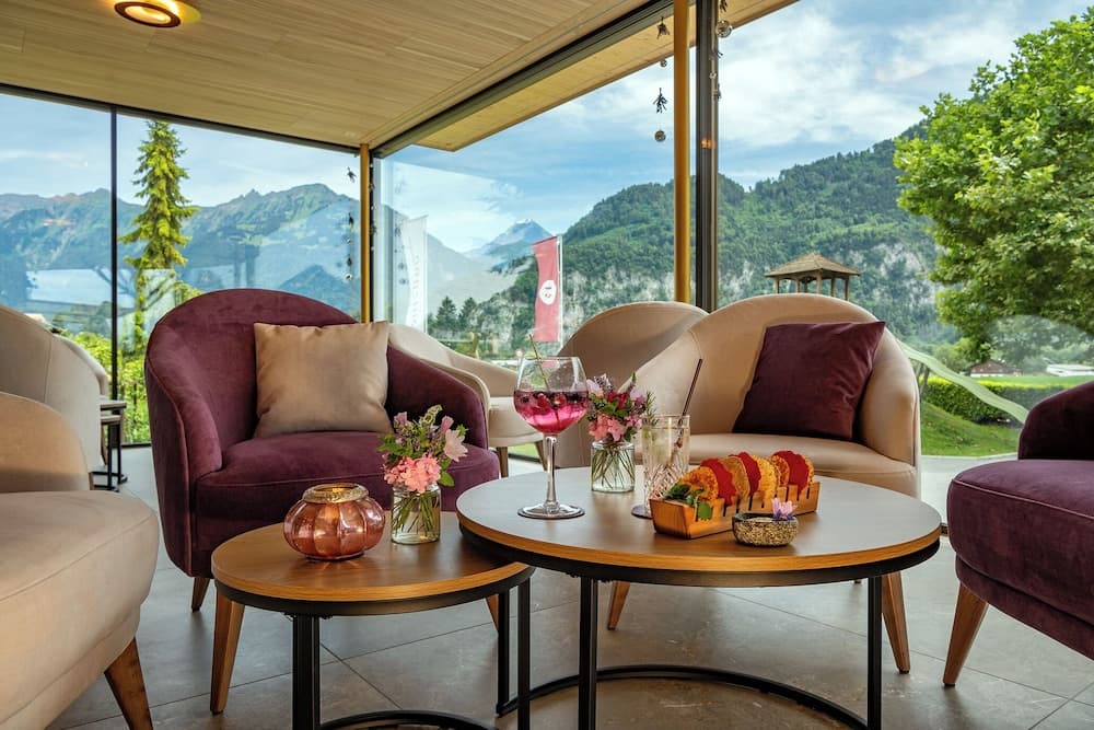 Lobby lounge