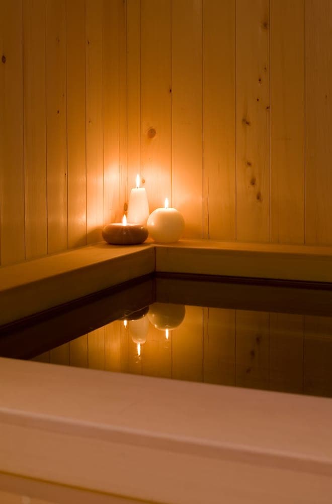 Indoor spa tub