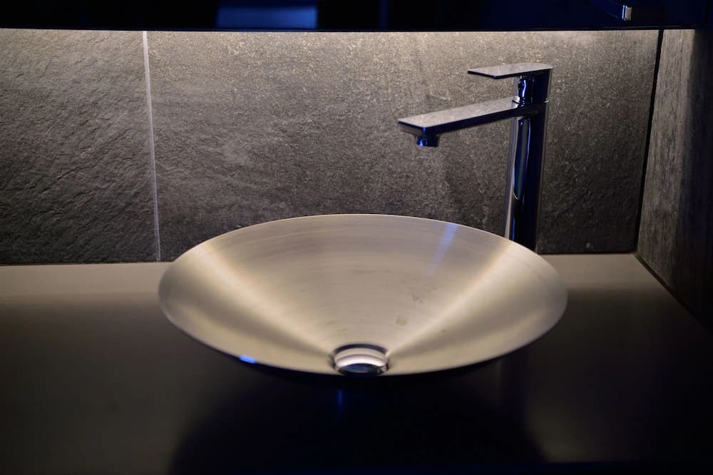 Bathroom sink