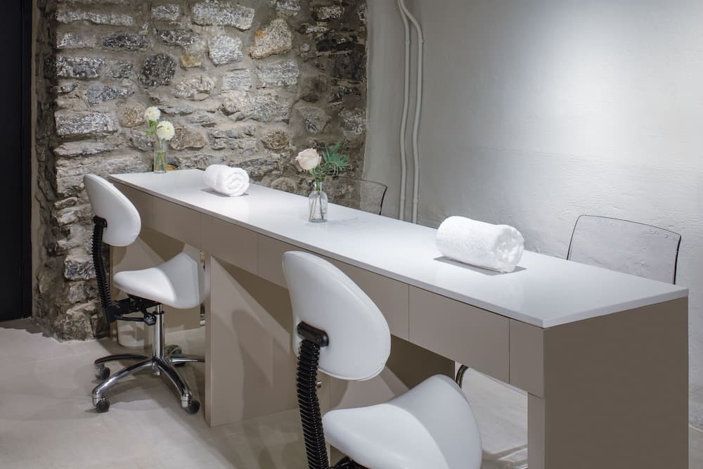 Nail salon